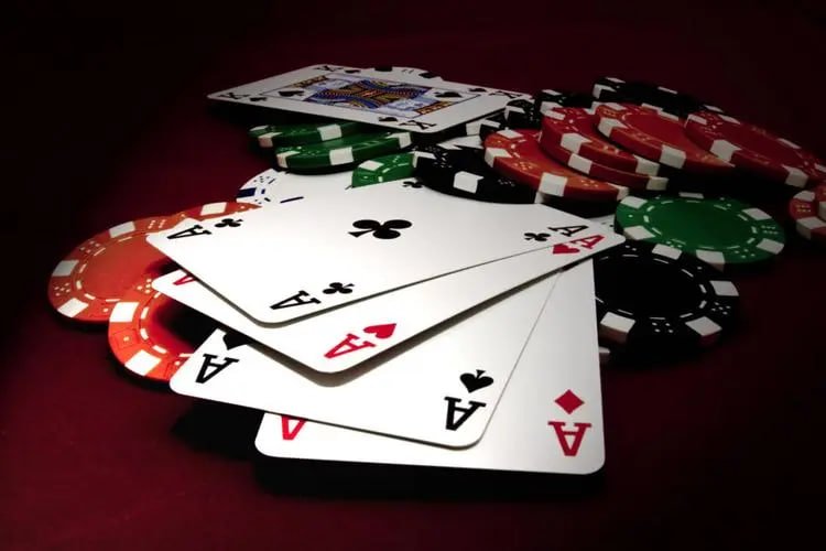 HubVIP Slots ဖုန်းပေါ်မှ Spin ကစားနေသော မြန်မာ ကစားသမား လက်ကိုင်ဖုန်း မျက်နှာပြင်