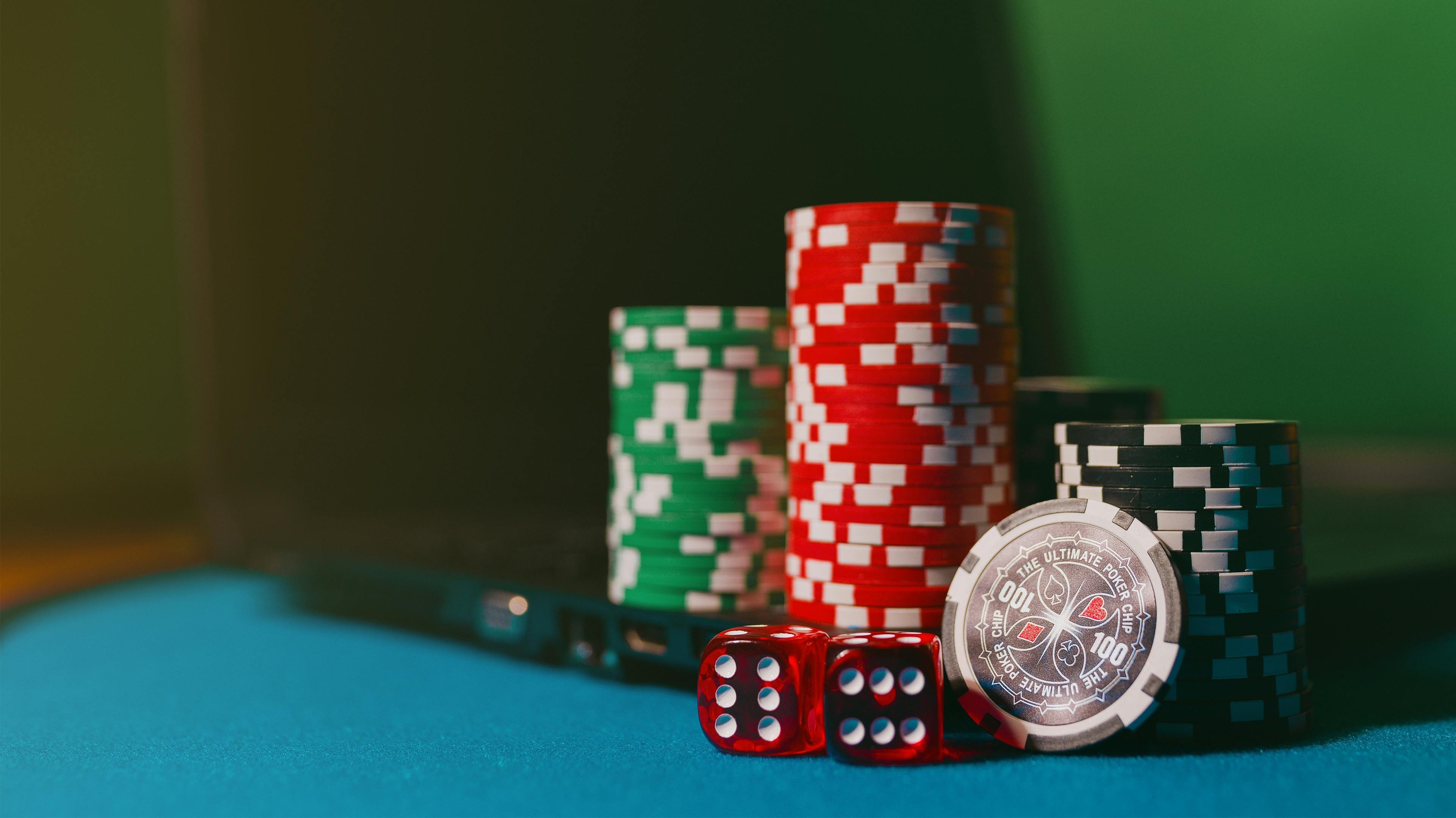 HubVIP Dragon Tiger Poker ကတ်ဂိမ်း ပွဲစင် မြန်မာ ကစားသမားများ MMK ဖြင့် Bet ချနေသော မြင်ကွင်း Online Card Table